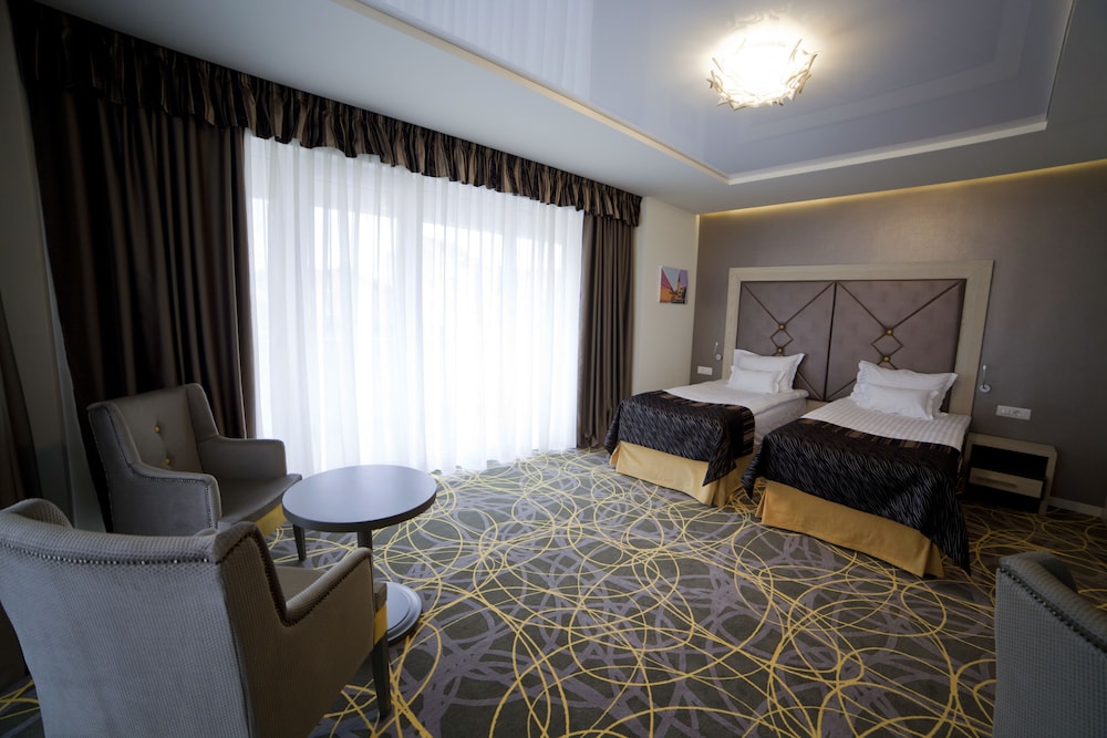 Exclusive Hotel More 6/28