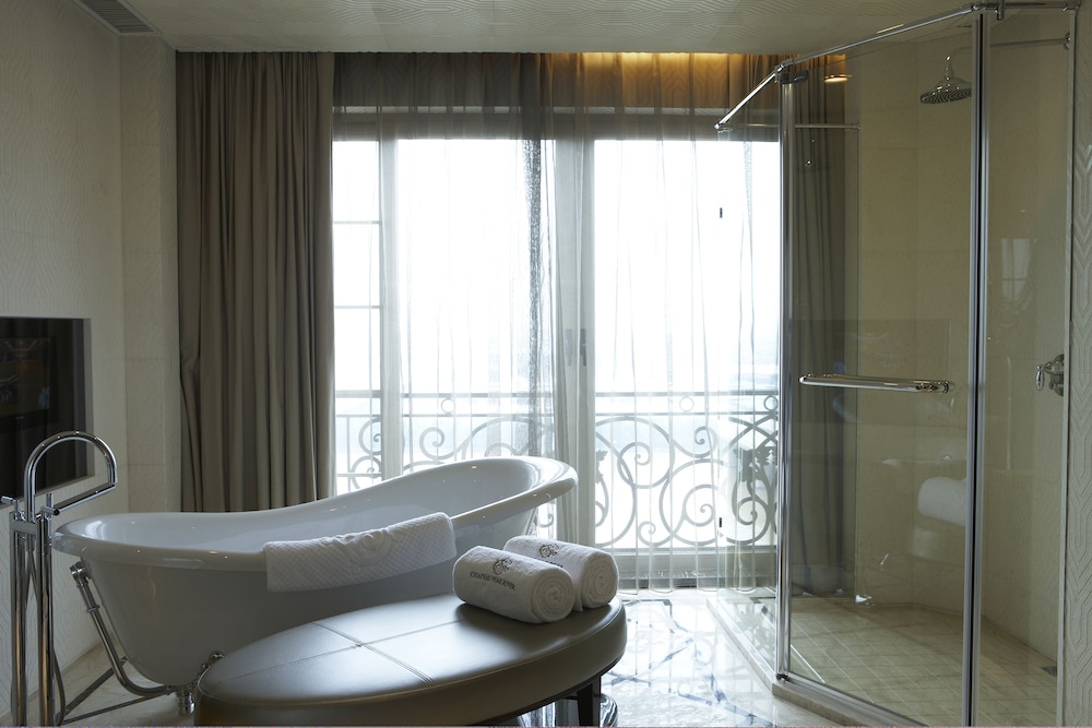 Chateau Star River Guangzhou Hotel 2/74