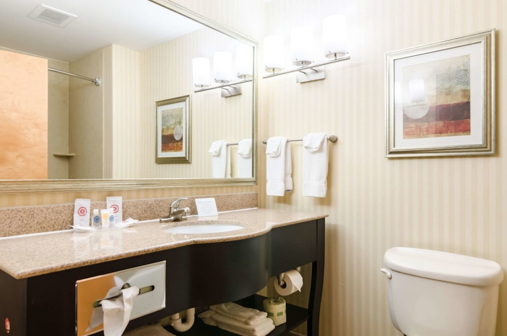 Comfort Suites Salina 38/44