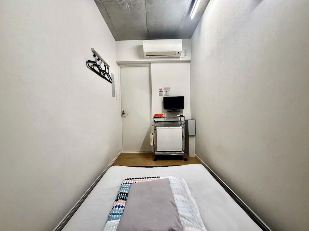 Kangaroo Hotel Side B 60/63