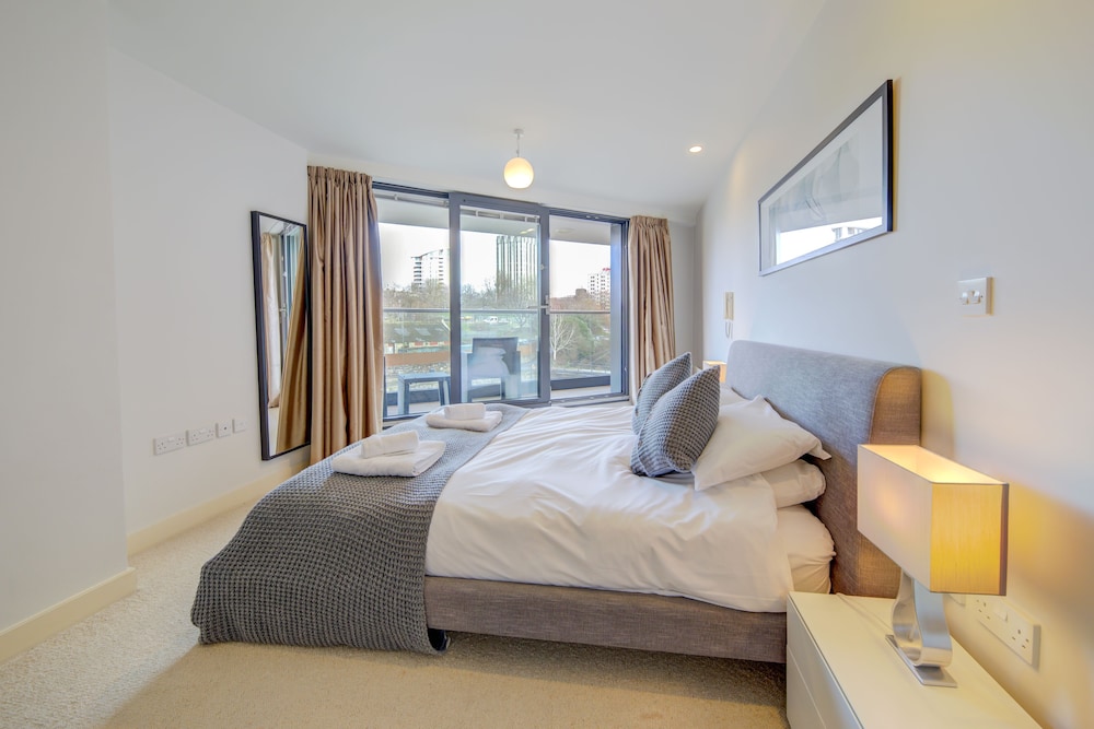 Cleyro Serviced Apartments - Finzels Reach 14/50