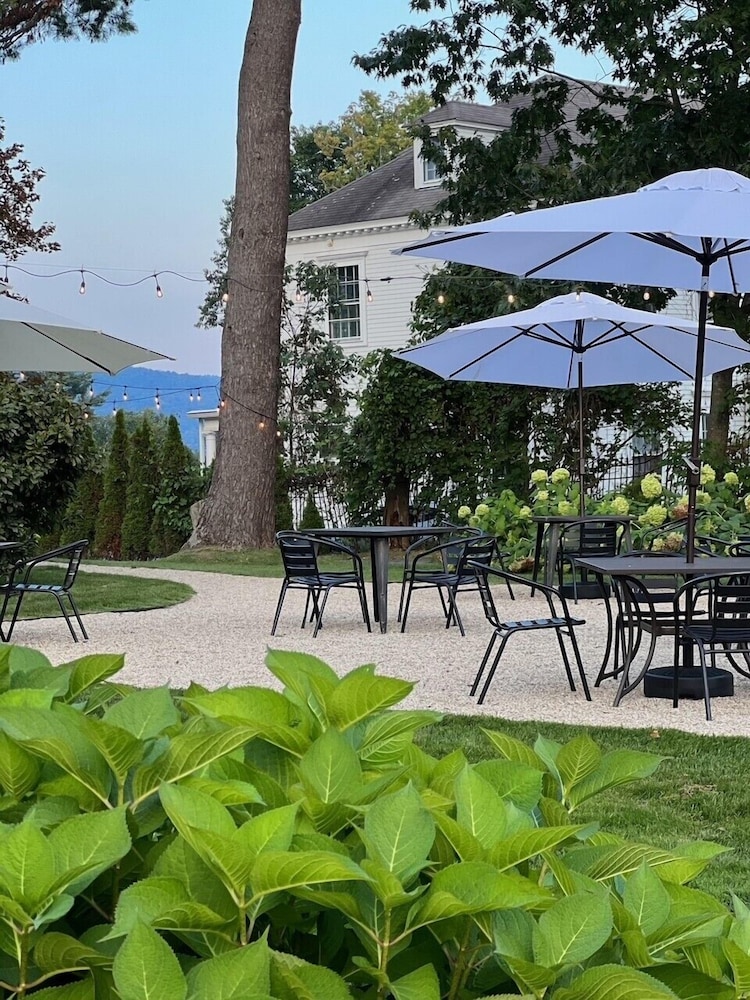 Gateways Inn Restaurant 36/46