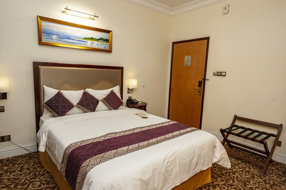 Royal Park Residence Hotel 14/75