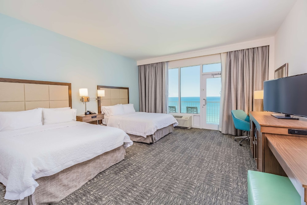 Hampton Inn & Suites Panama City Beach-Beachfront 12/33