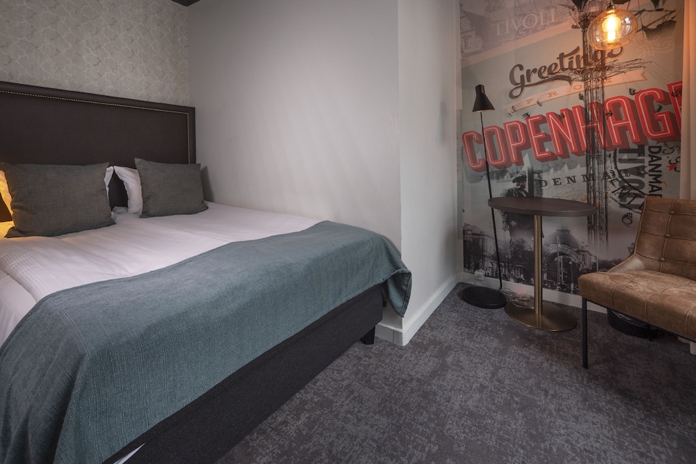 Hotel Mayfair 33/67