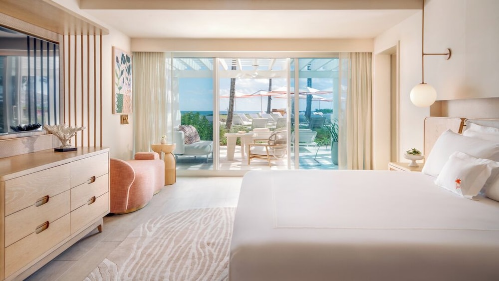 Lanai, Studio, King Bed, Pool View, Sofa