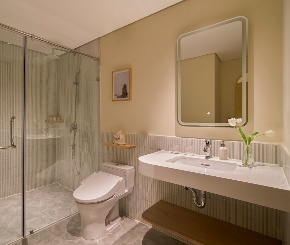 Silverland May Hotel 44/46