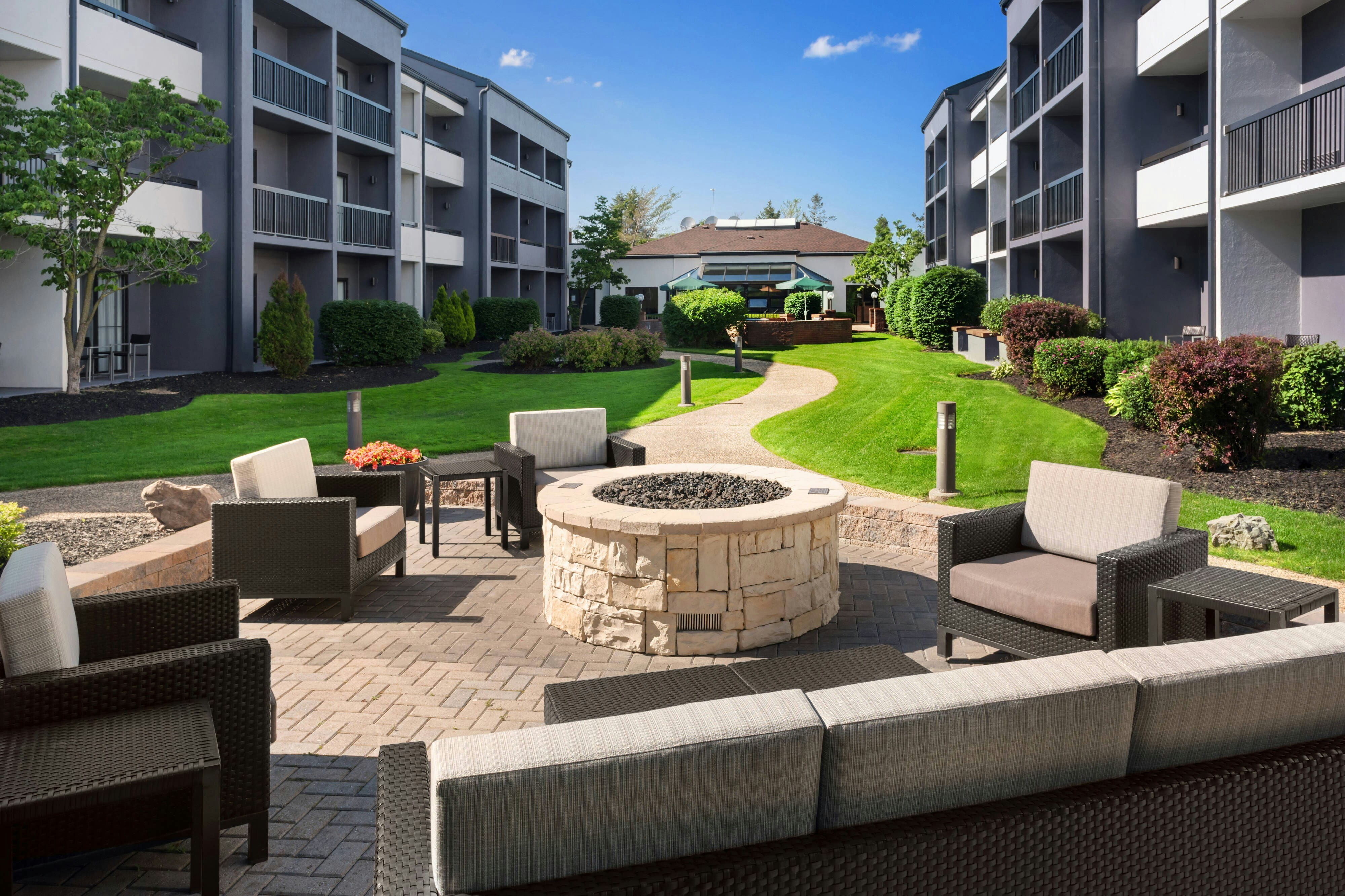 Courtyard Syracuse Carrier Circle 12/12