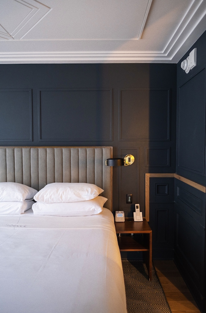 DESIGNER, SUITE, KING BED, RIVER VIEW, SOFA
