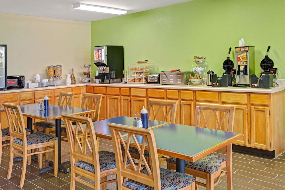 Microtel Inn & Suites by Wyndham Statesville 31/43