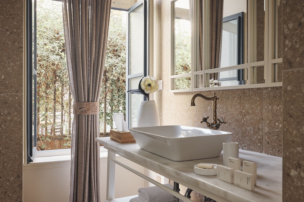 Bohemian Suites Athens 45/45