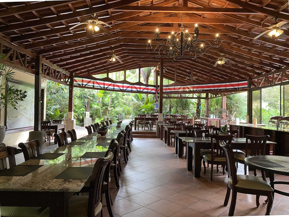 Paradise Hot Springs Thermal Resort 48/62