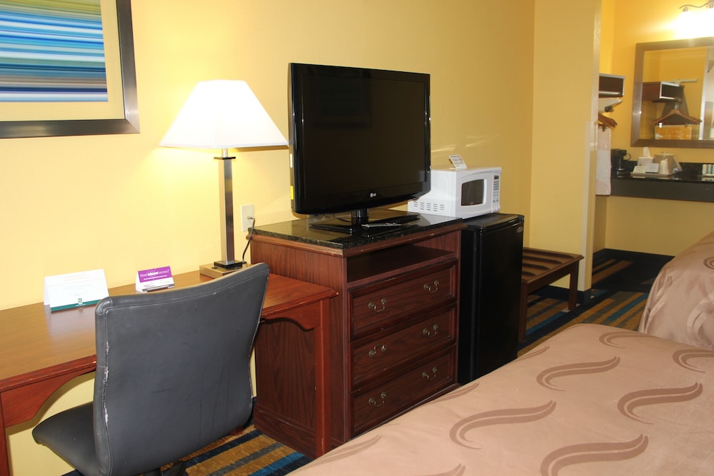 Quality Inn Albertville US 431 21/36
