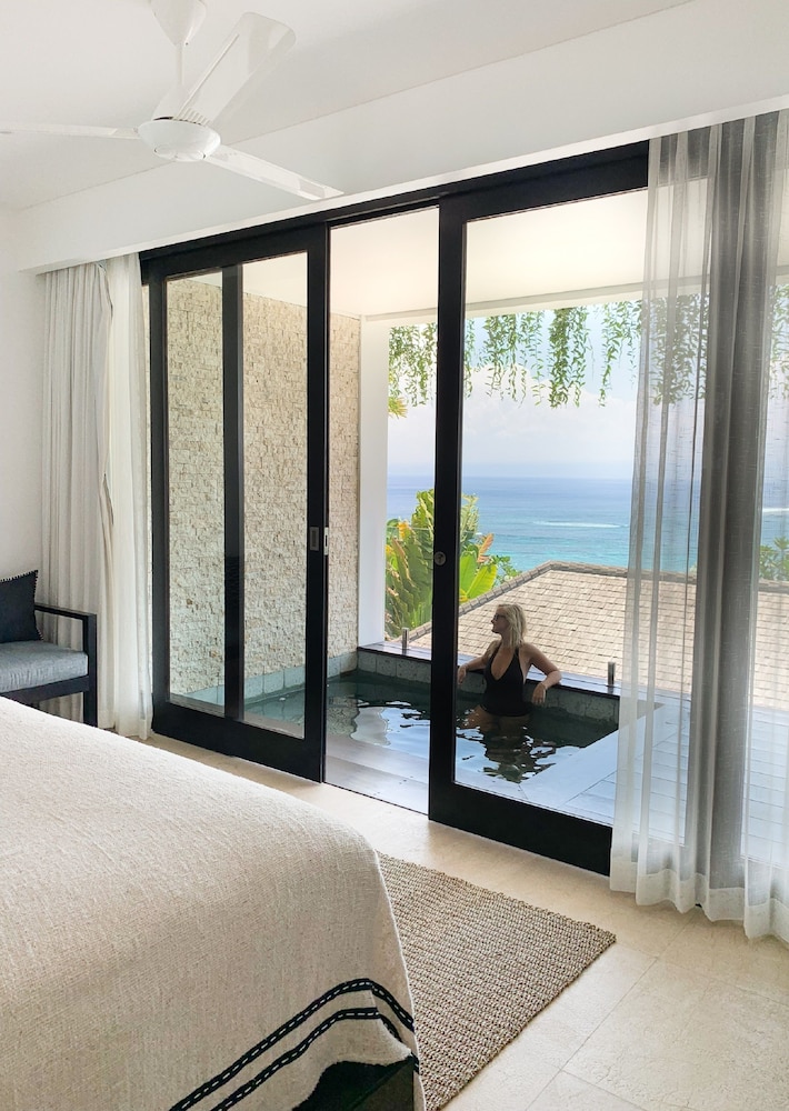 Batu Karang Lembongan Resort and Spa 56/85