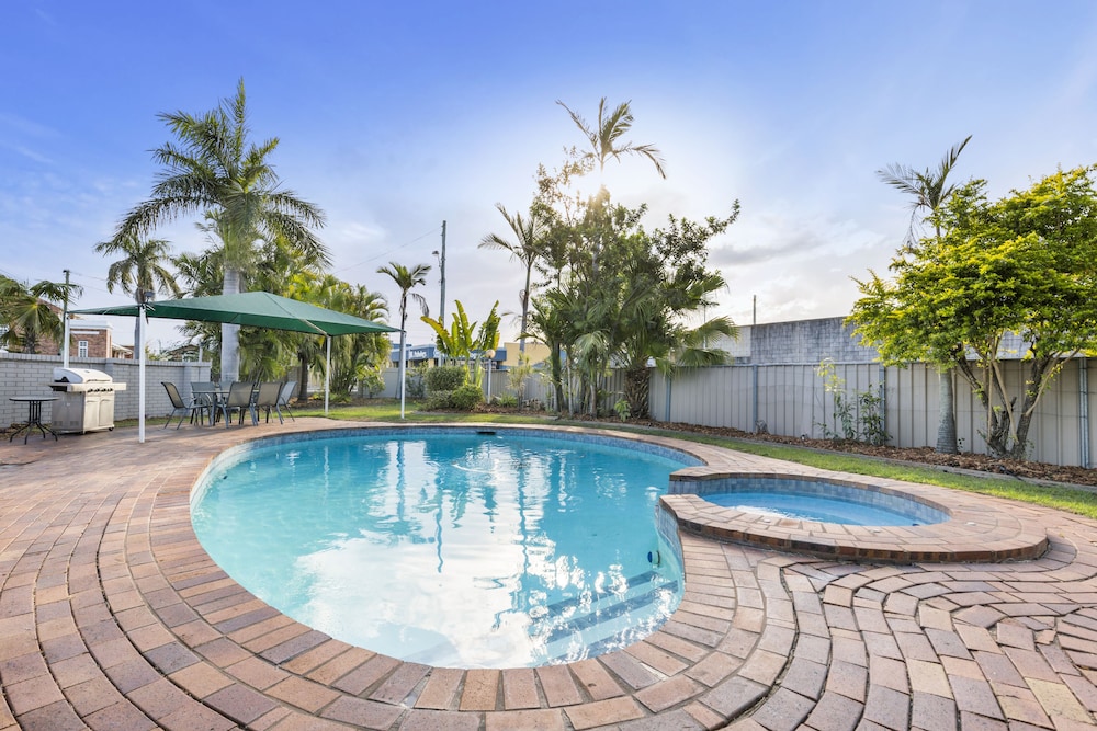 Rockhampton Riverside Central 45/47