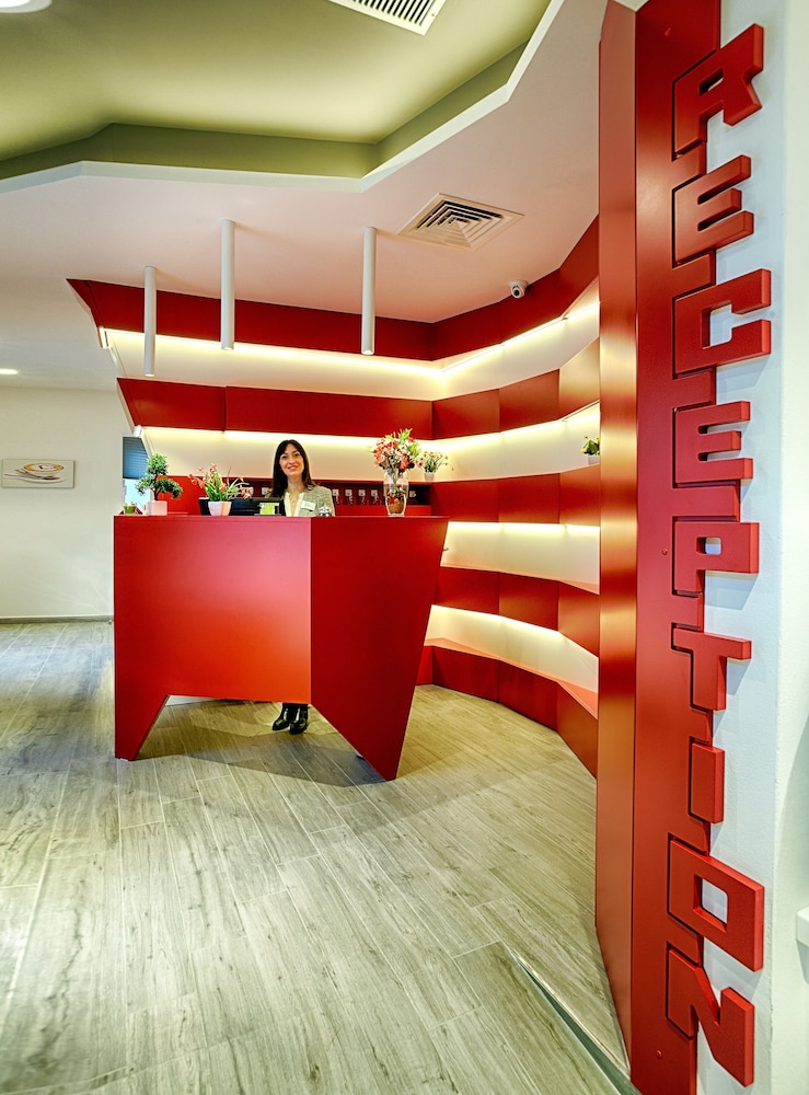 Hospitality Hotel 53/57