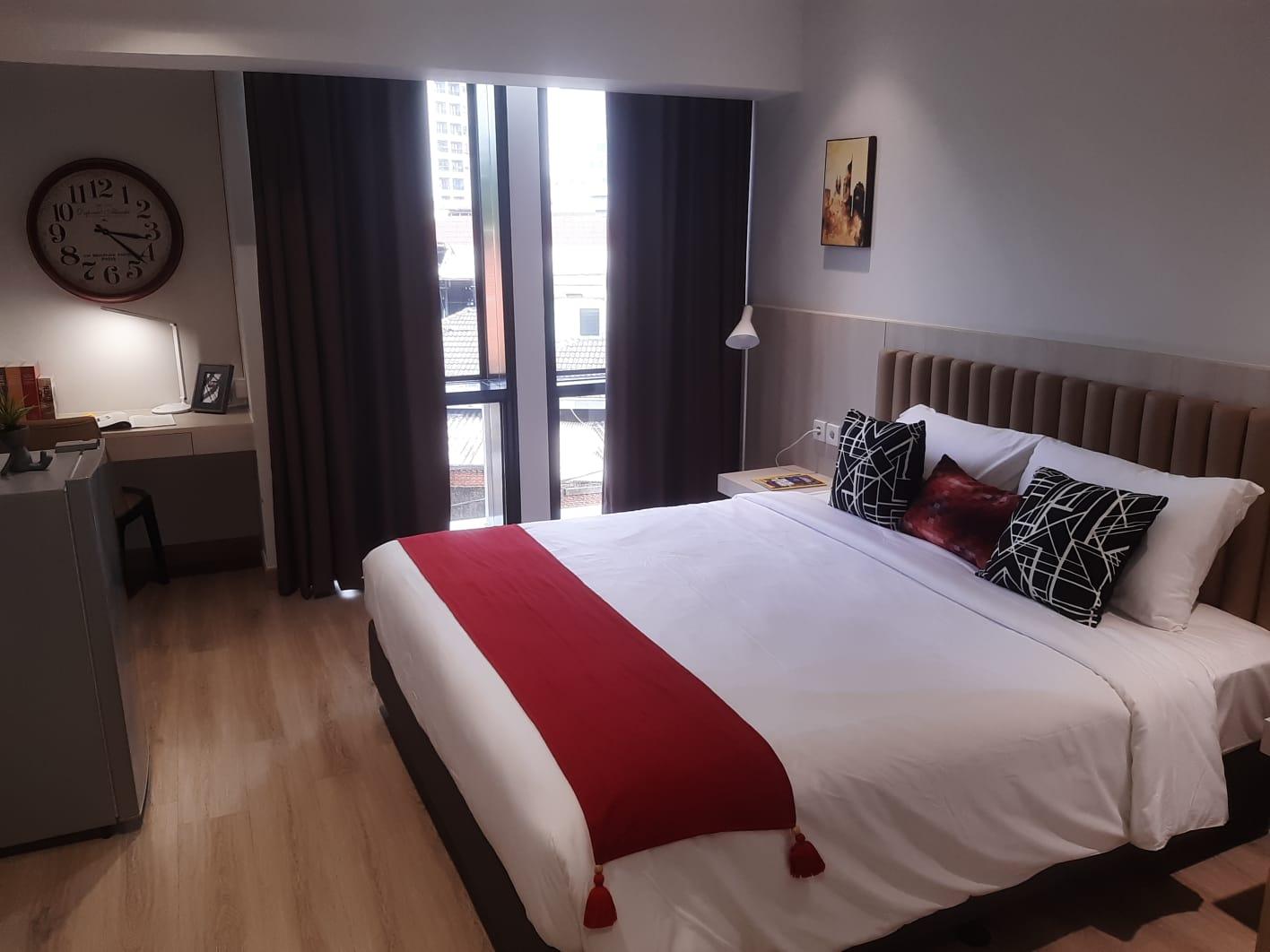 STUDIO, KING BED