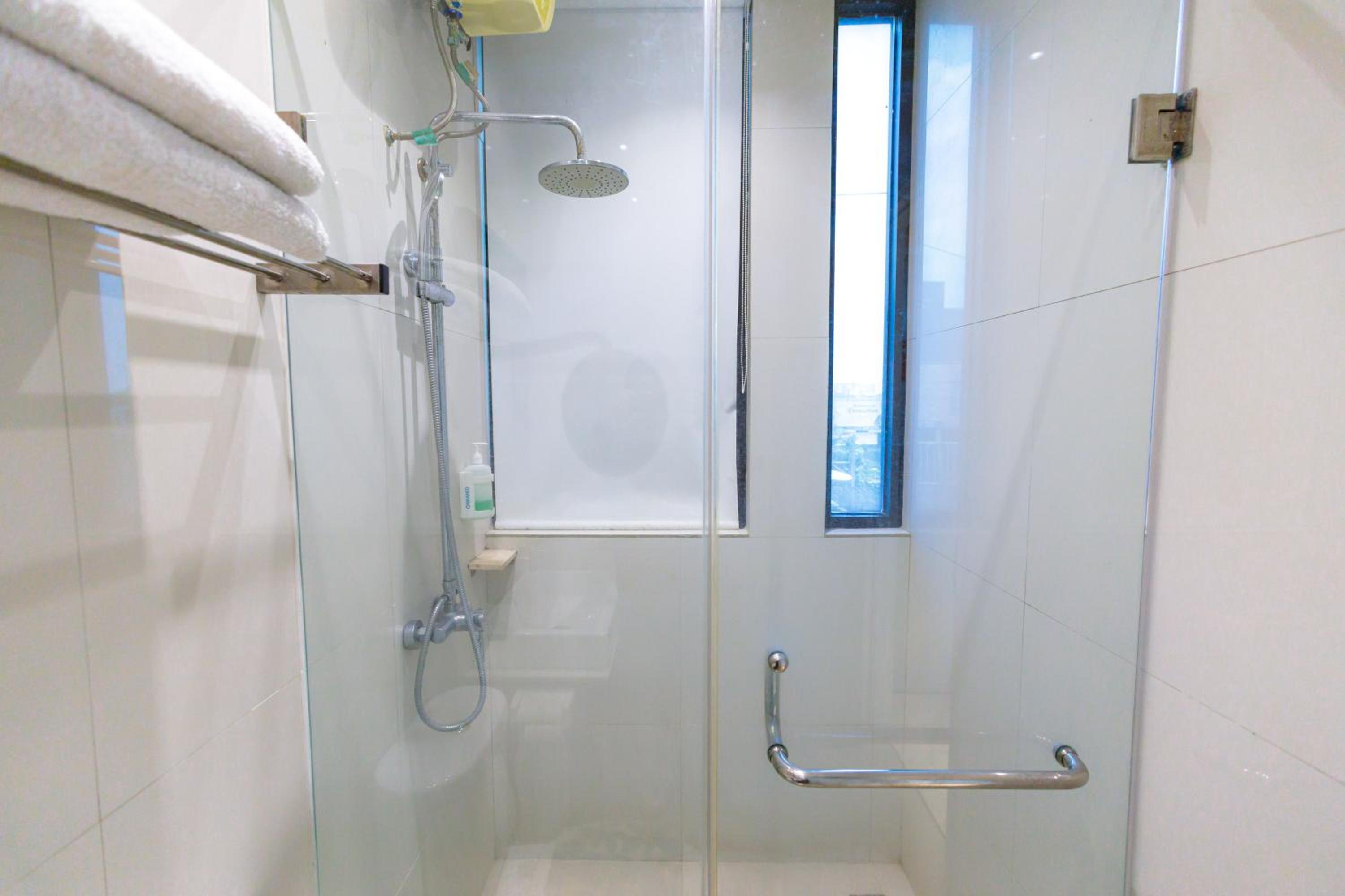 Hotel Sans Hotel Liv Ancol by RedDoorz 49/50