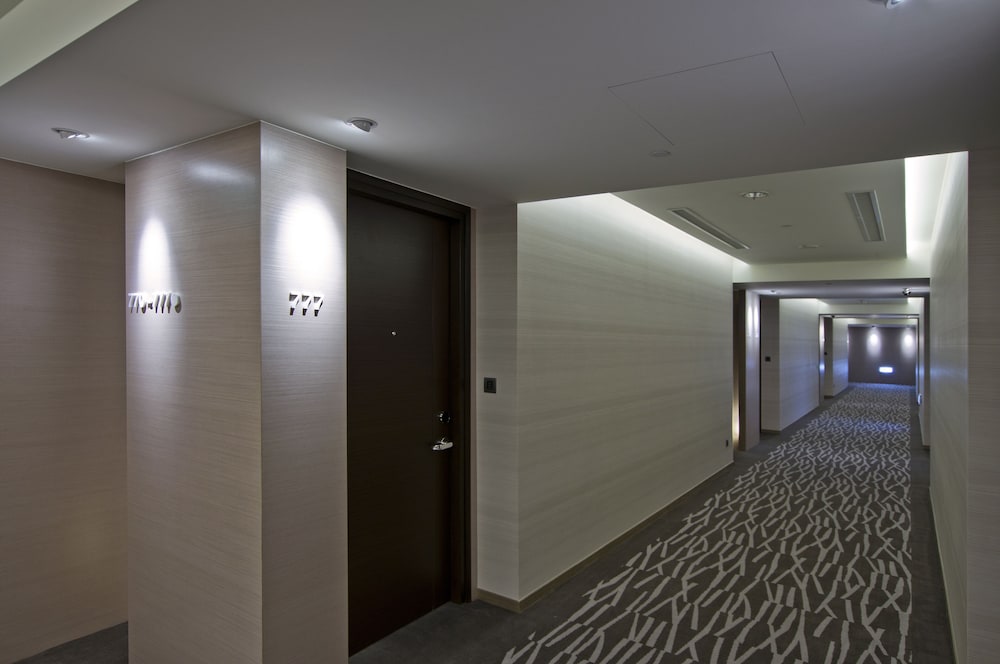 CHECK inn SELECT Taichung Dadun 25/48