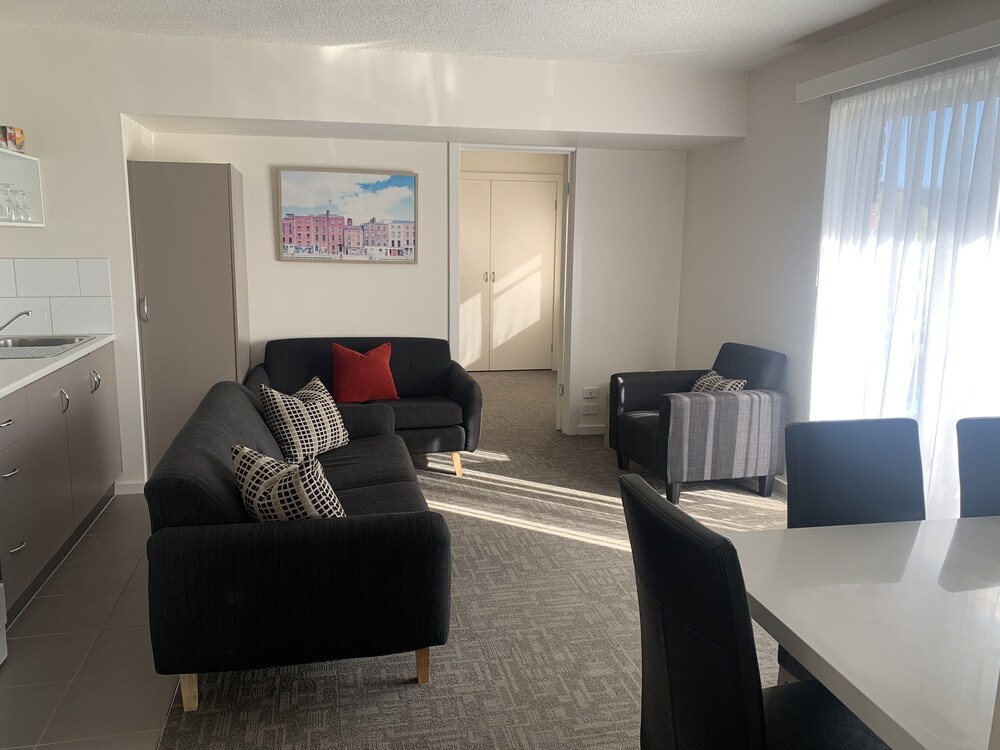 Adina Place Motel Apartments 38/52