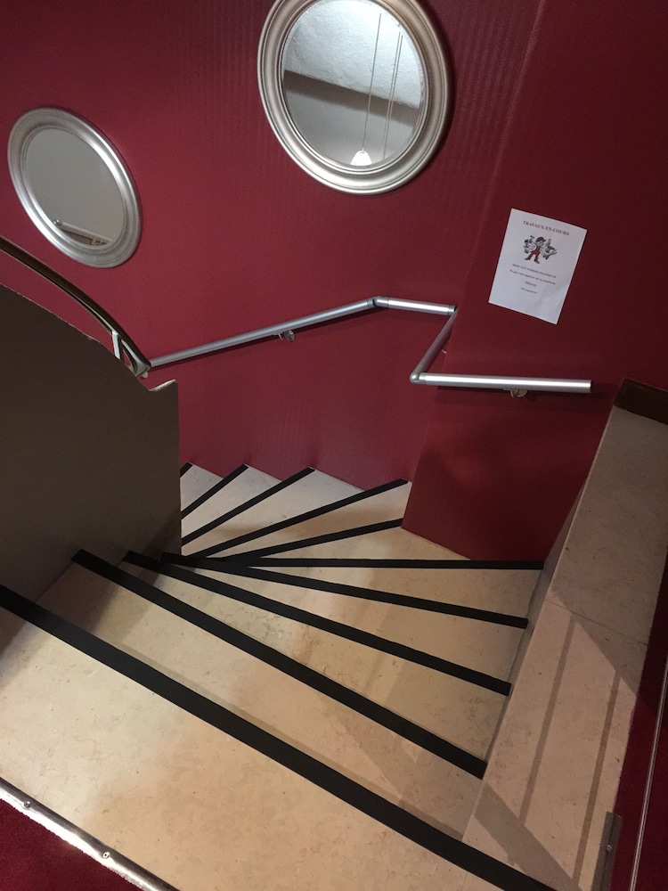 Hotel Du Midi 28/50