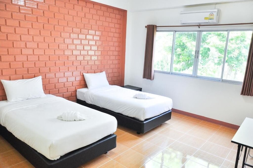 Budsarakam Place Hotel 29/33