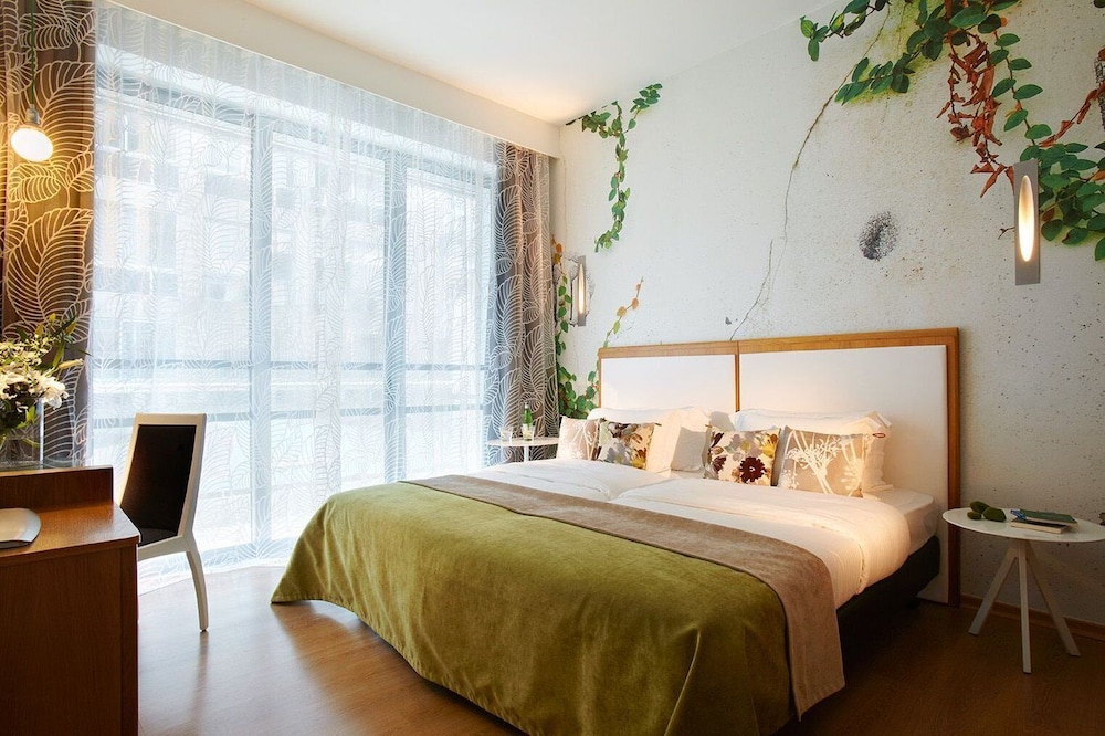 City Hotel 17/43