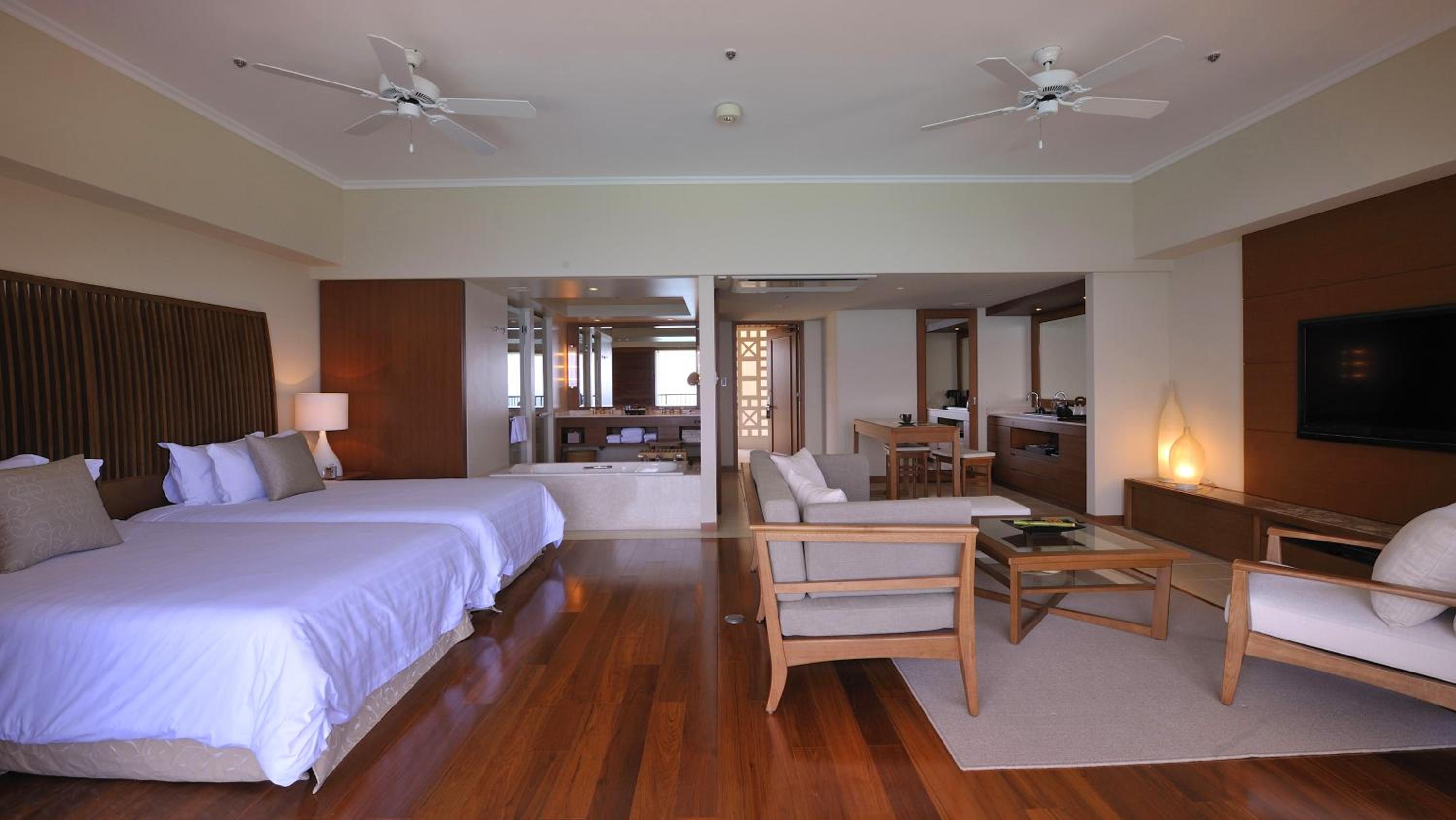 Deluxe, Lounge Access, Low Floor
