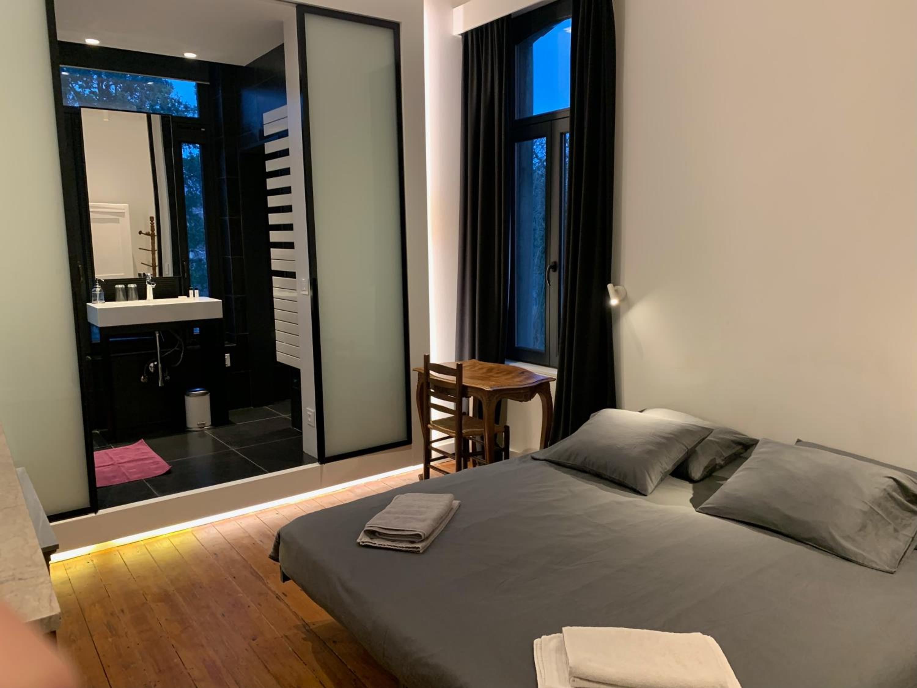 SUPERIOR, DOUBLE BED