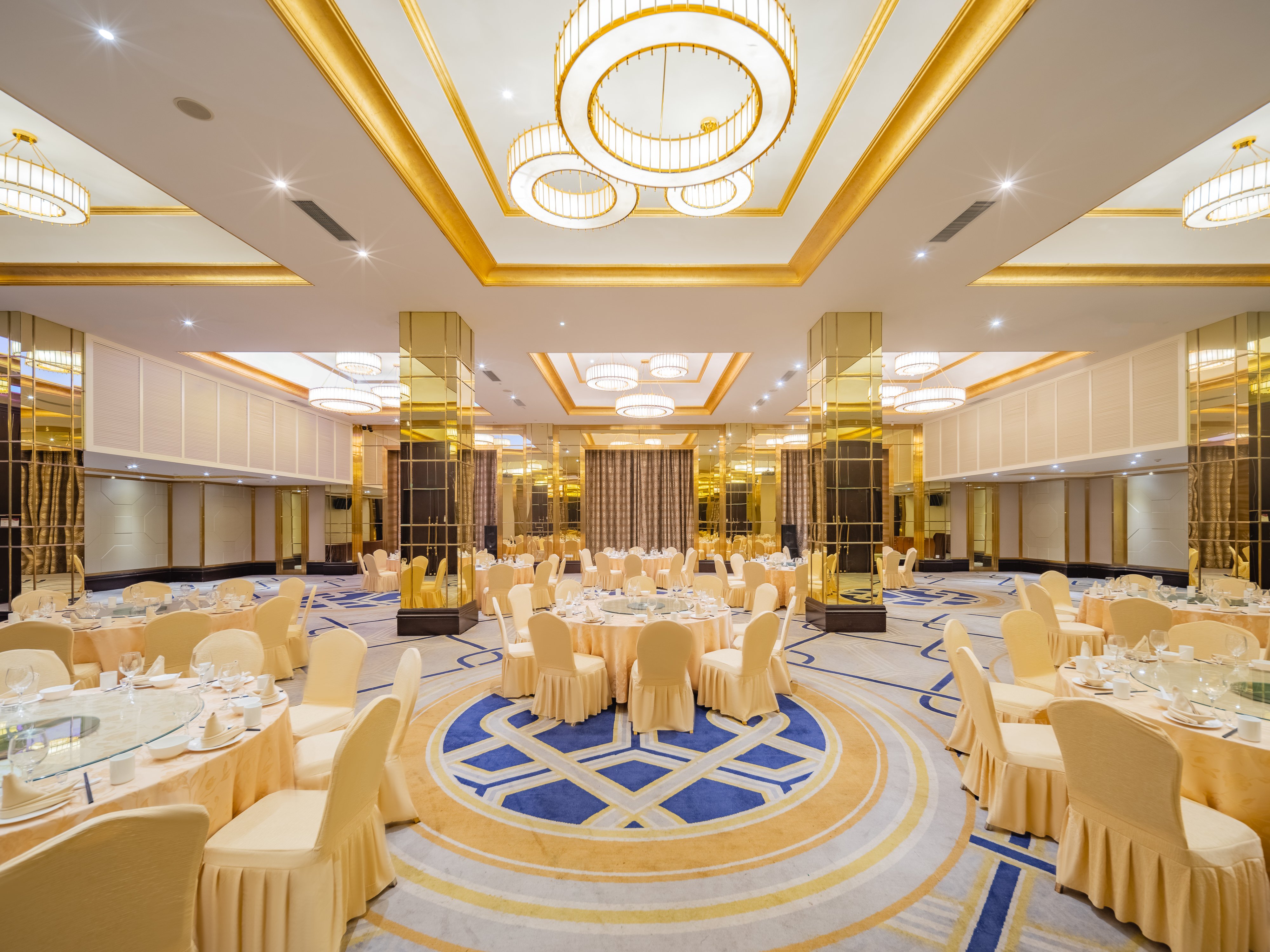 CROWNE PLAZA ZHENGZHOU 56/80