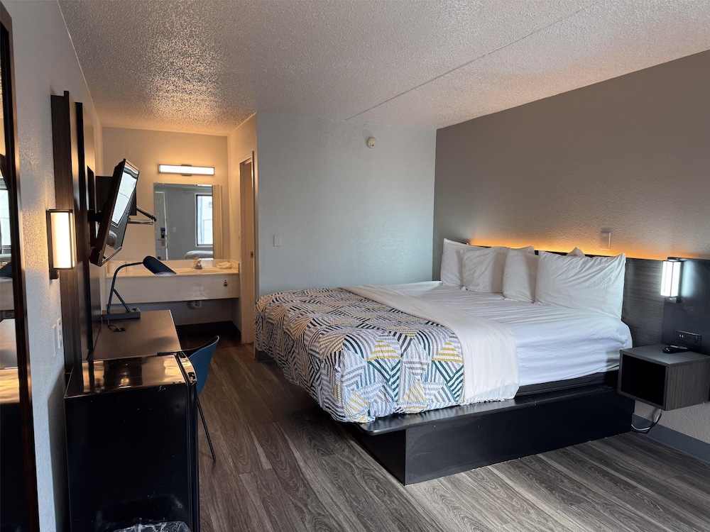 جناح ديلوكس بسرير كينج بجاكوزي، Motel6 Farmington Hills, MI - Northwest - Farmington Hills 2/10