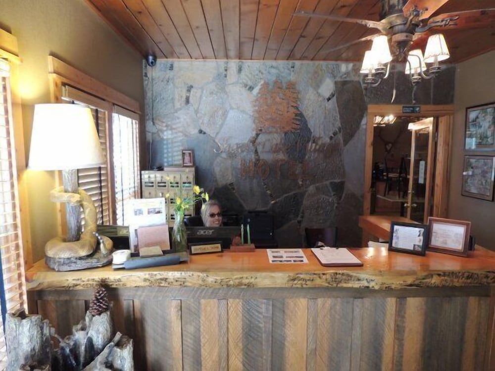 Shaver Lake Village Hotel 7/50