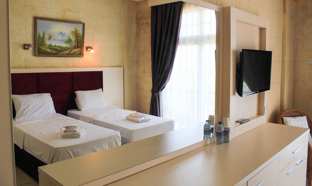 Lapida Garden Hotel 11/48