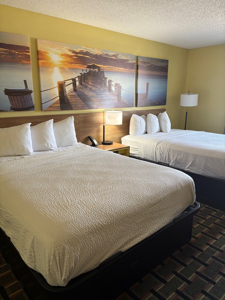 Room, 2 Queen Beds, Pet Friendly