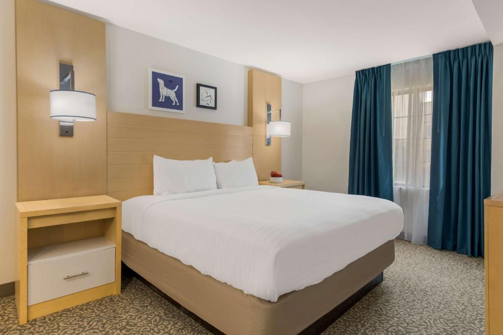1 BEDROOM, SUITE, 2 QUEEN BEDS, BATHTUB, ACCESSIBLE