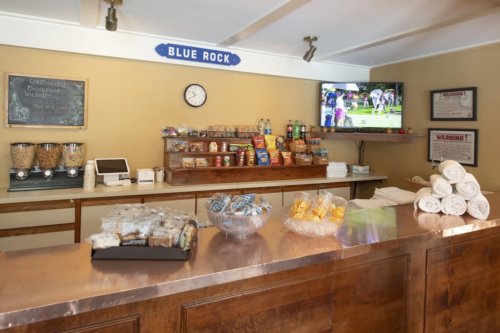 Blue Rock Resort 14/70