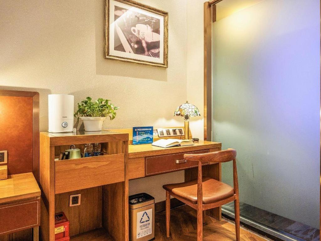 James Joyce Coffetel (Beijing Zhongguancun Renmin University Metro Station) 36/47