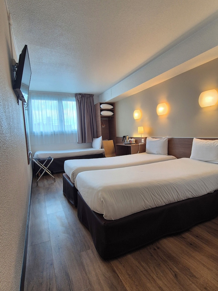 Hotel Campanile Paris Bercy Village 12/31