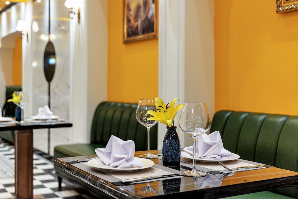 restaurant cafeteria