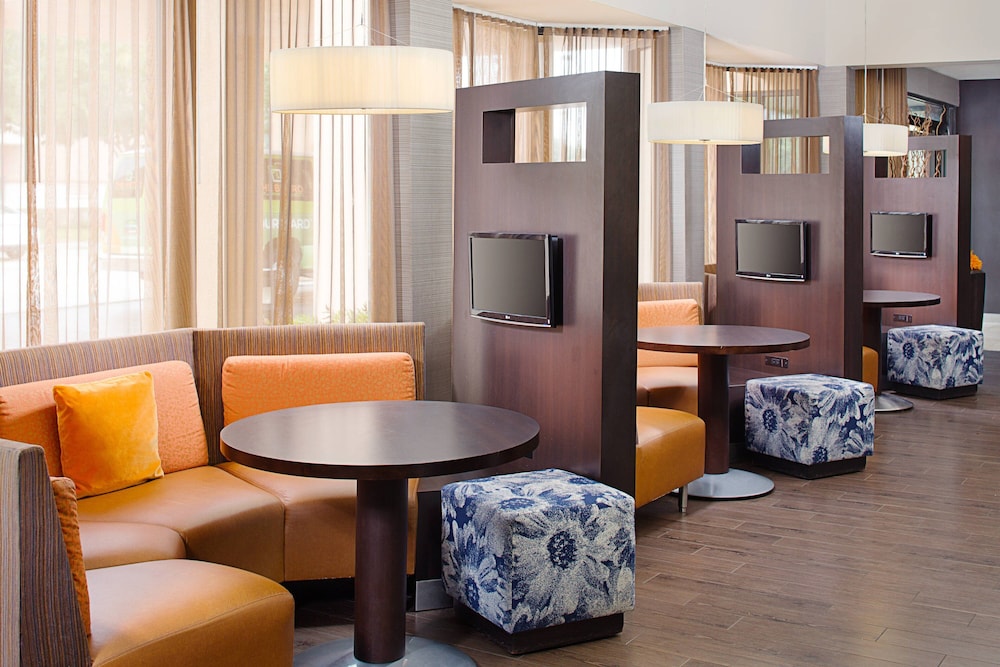 Courtyard By Marriott Houston Westchase 18/28