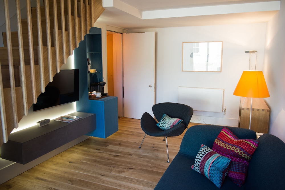 Cowley Manor 46/58