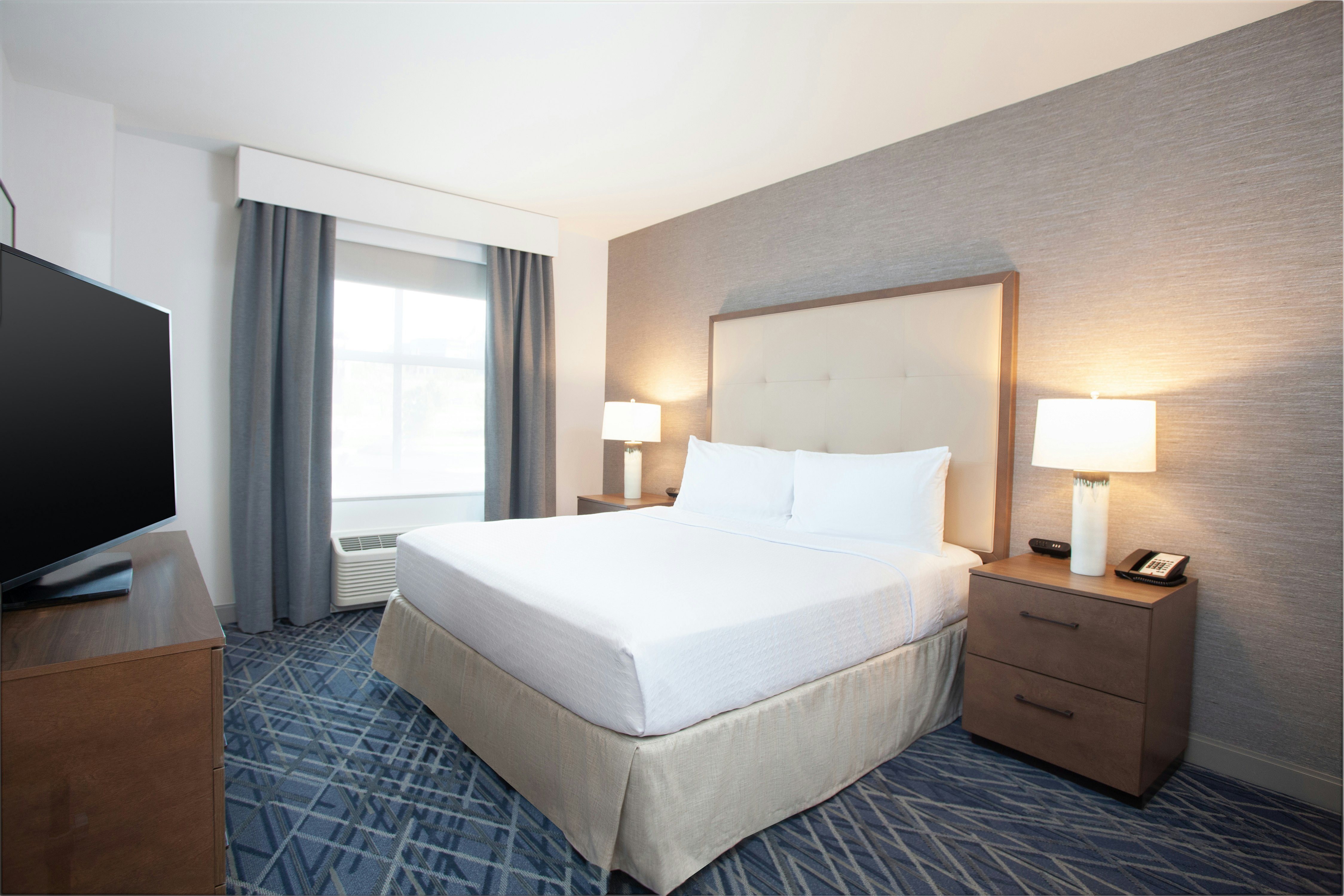 Suite, King Bed, Accessible