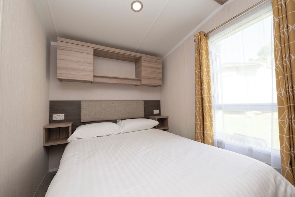 Sun, 4 Beds, King Bed, Sofa
