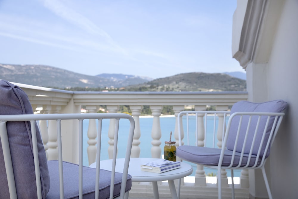 The Alley Boutique & Spa 24/50