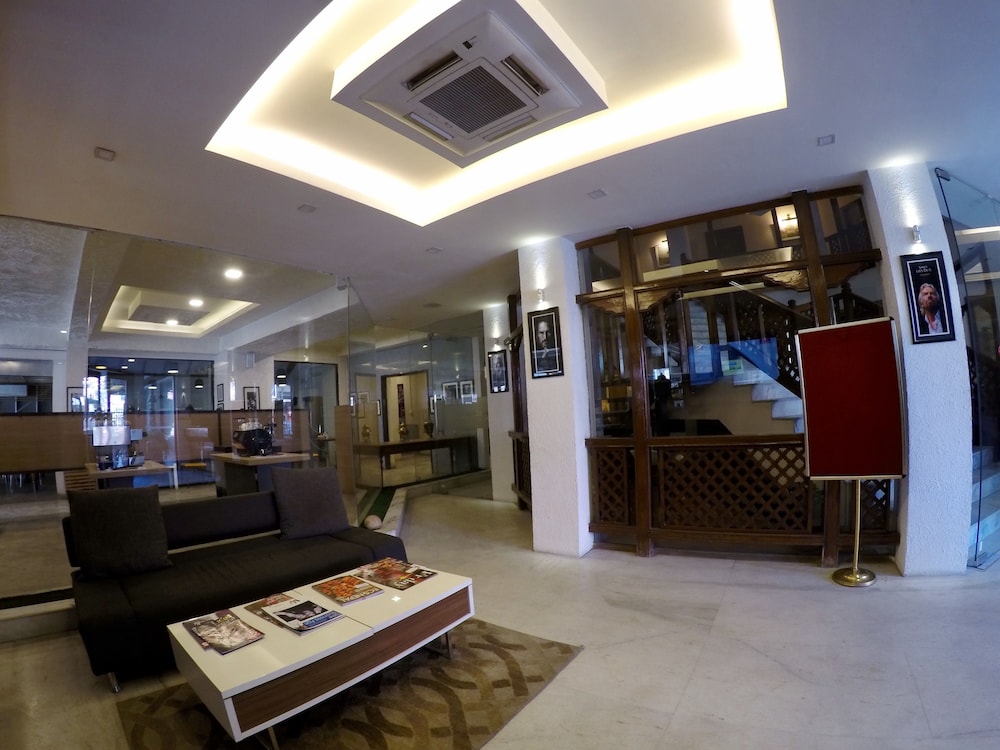 Marcopolo Business Hotel 8/50