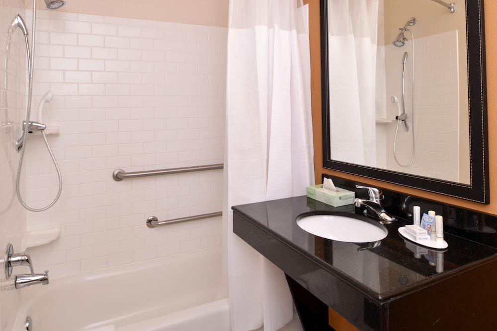 Fairfield Inn Suites Fort Wayne 7/30