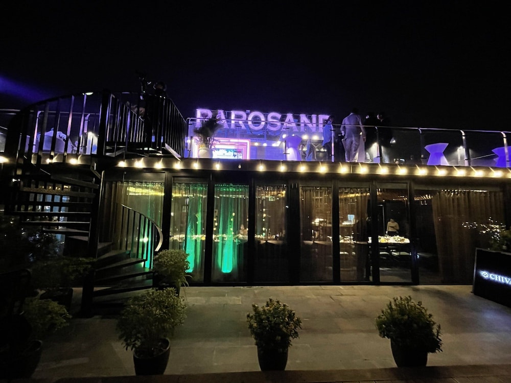 Parosand Hanoi Hotel & Apartment 4/50