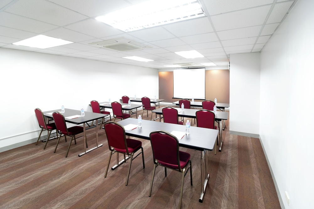 Go Hotels Mandaluyong 36/40