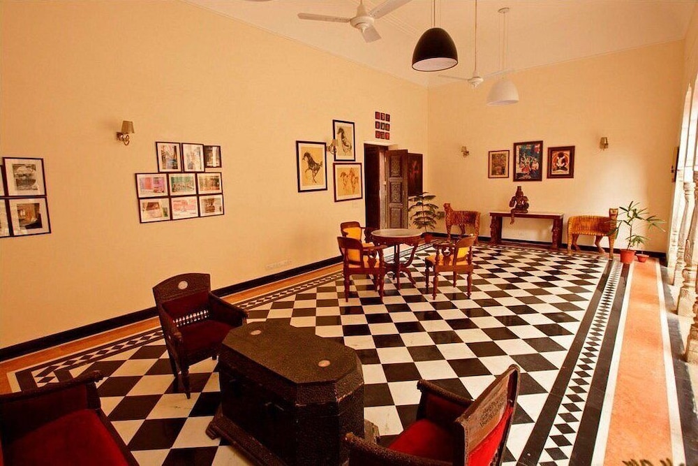 VIVAANA CULTURE HOTEL 30/50
