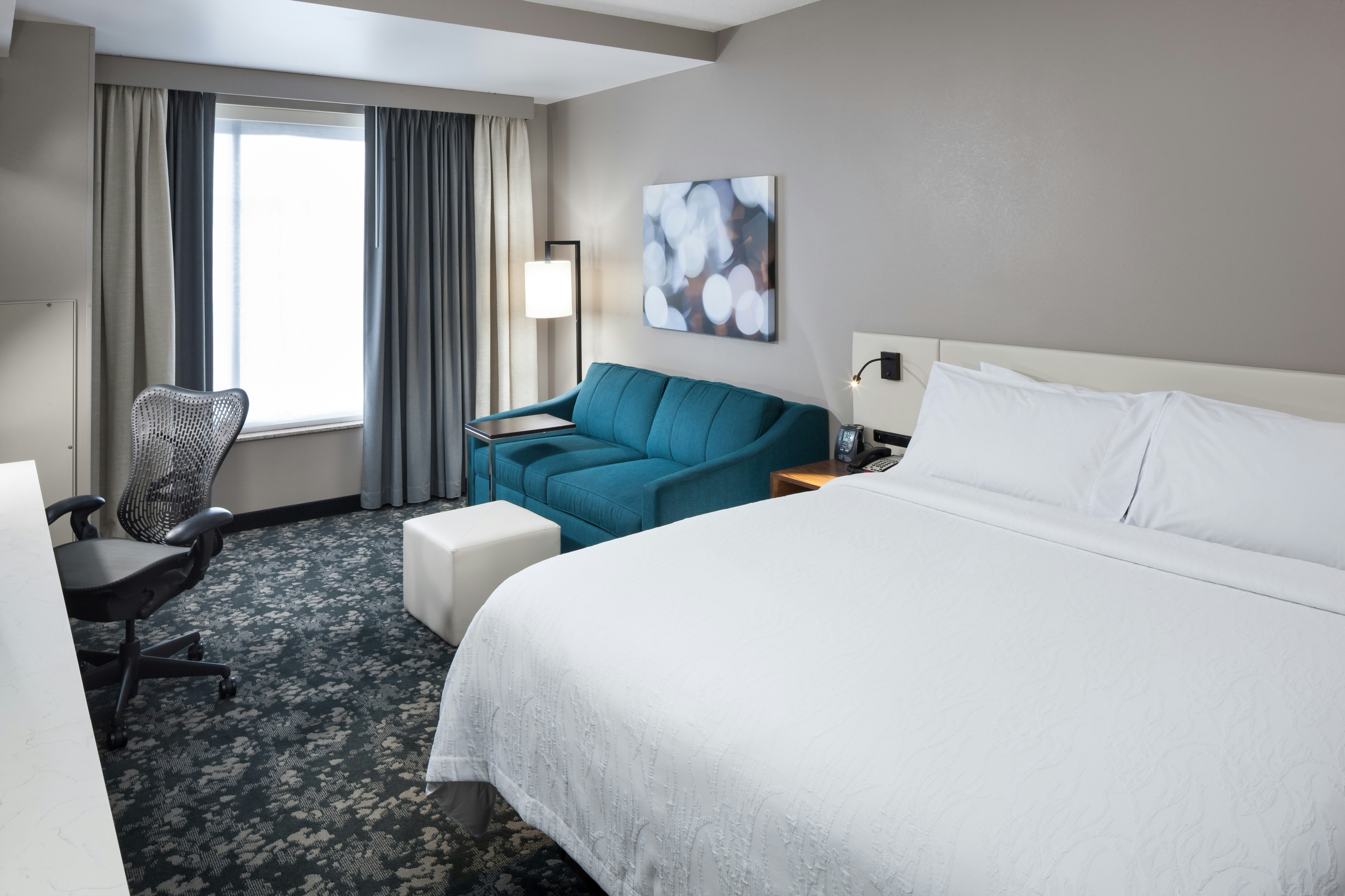 ROOM, KING BED, SOFA